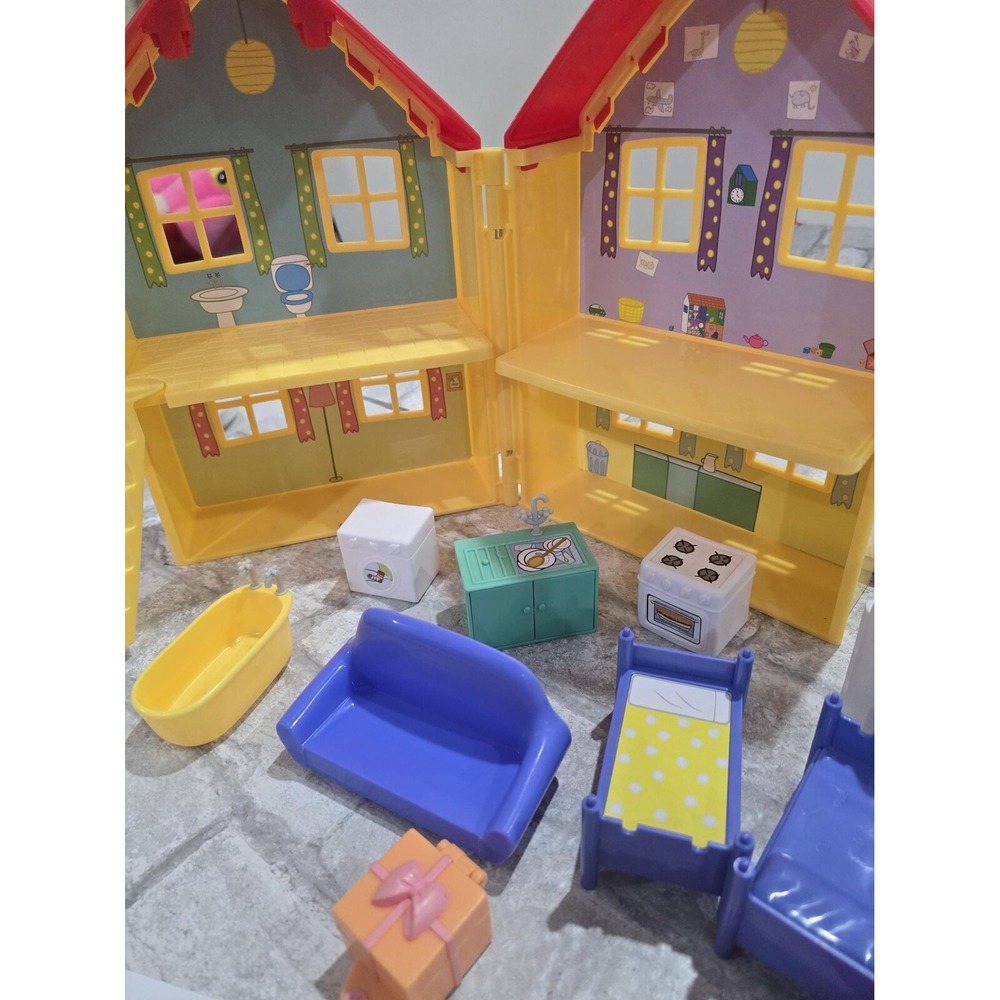 Peppa Pig House with Yellow Van Vehicle, 13 Furniture Accessories Kitchen Bathro - Picture 8 of 10